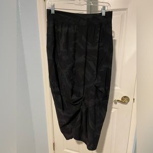 Porto skirt size 2 in jet jersey print